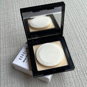 Bobbi Brown Sheer Finish Pressed Setting Powder travel sized